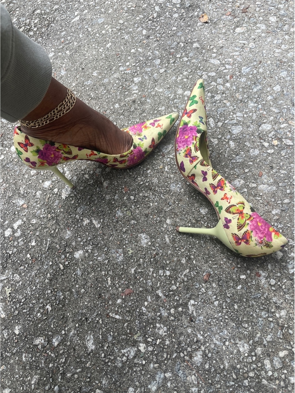 Vintage Y2K butterfly pointed toe pumps